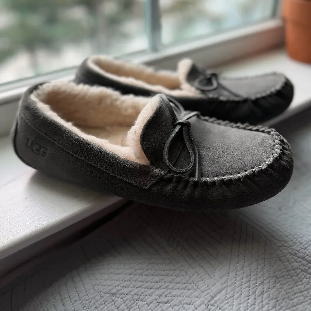 UGG Men’s Corvin Loafer Slippers Size 9 EUC